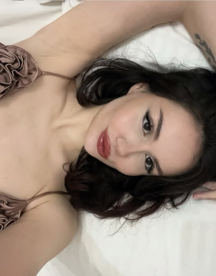 Bozcaada Güzel Gülüşlü Partner Bayan Escort Pınar
